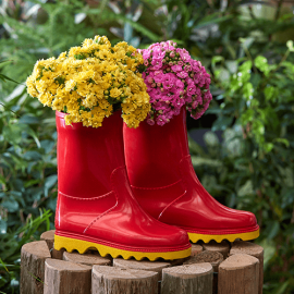 Kids’ DIY gumboot garden