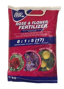 A bag of rose and flower fertiliser weighing 2 kg.