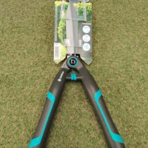 PRECISION CUT HEDGE CLIPPER